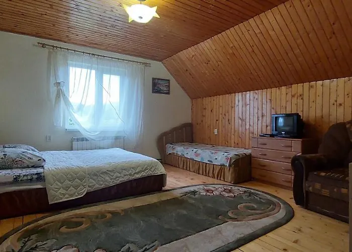 Konukevi біля погару *