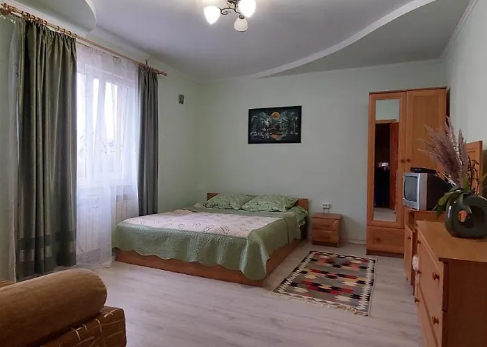 Konukevi біля погару *